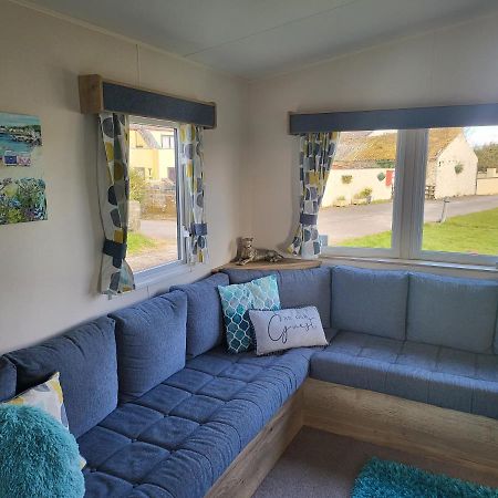 Апартаменты Blackmoor Farm - Caravan 6 Ludchurch Экстерьер фото
