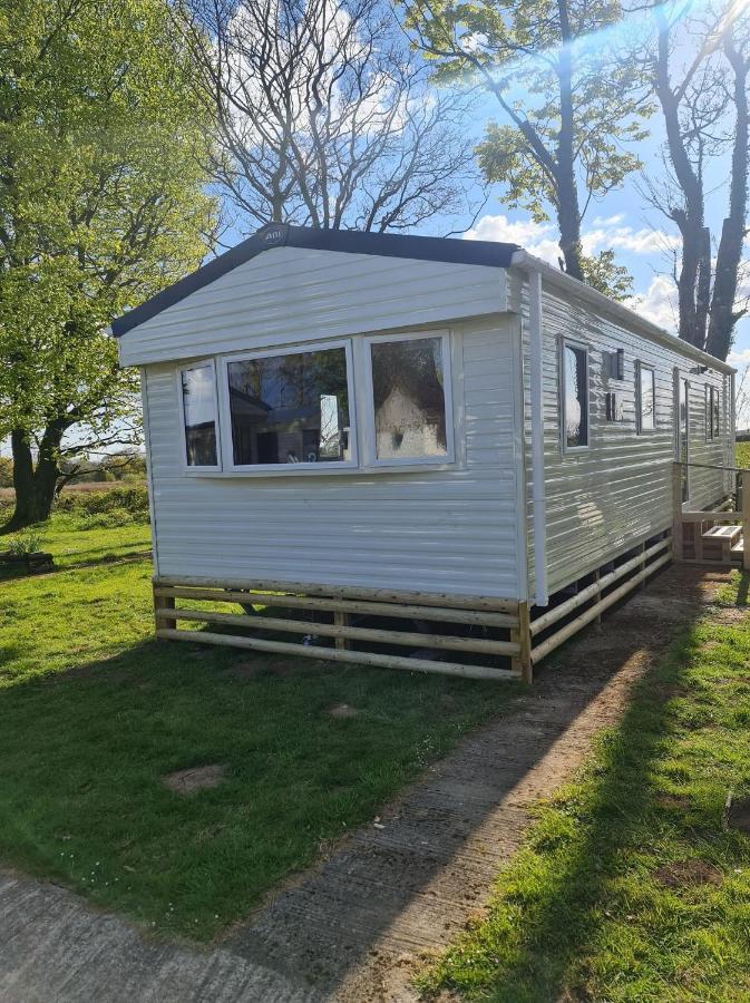 Апартаменты Blackmoor Farm - Caravan 6 Ludchurch Экстерьер фото