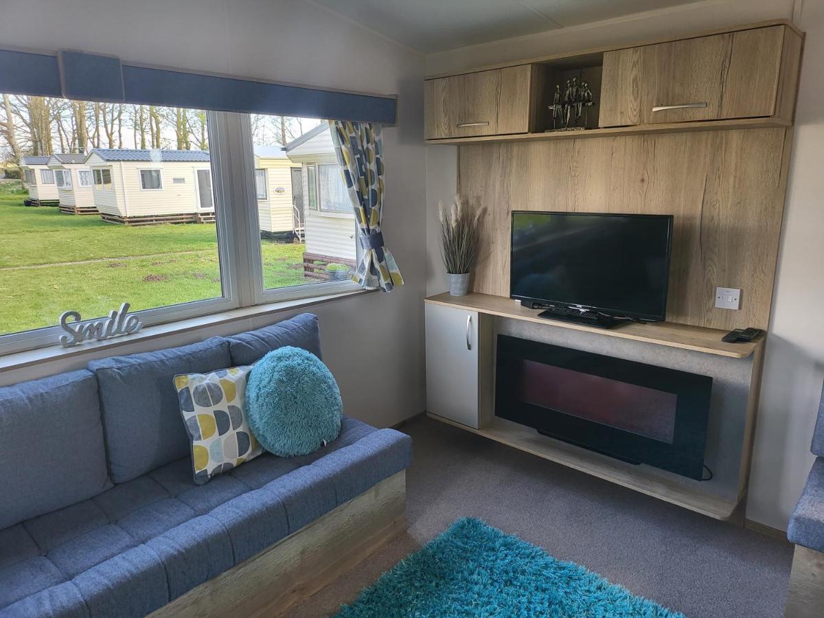 Апартаменты Blackmoor Farm - Caravan 6 Ludchurch Экстерьер фото